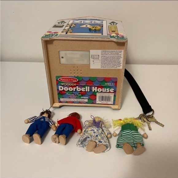 Melissa and Doug wooden doorbell key house complete playset - Picture 10 of 11